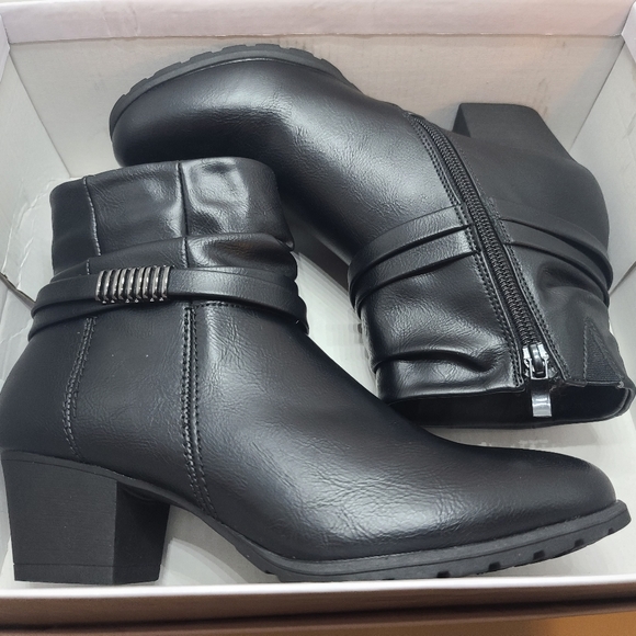 Claire France Leather Ankle Booties - Picture 6 of 7